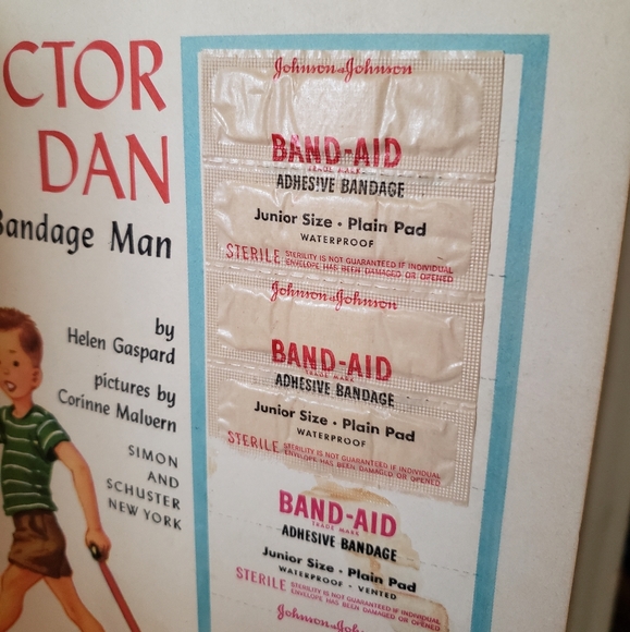 Doctor Day Golden Book - Picture 3 of 6